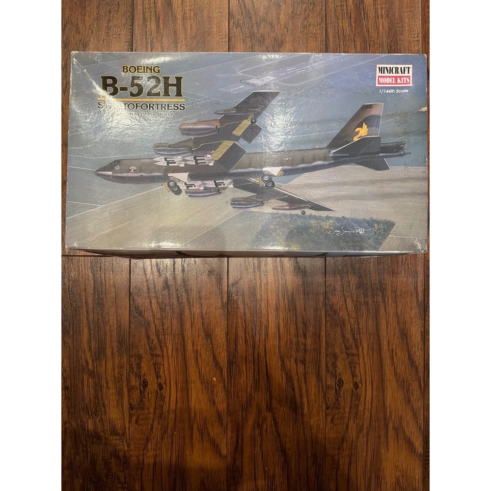 Minicraft Boeing B-52H Stratofortress 1/144 Scale Model Kit 14430 Vintage 1997